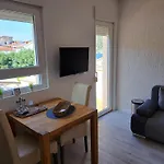 Apartments Vili شقة