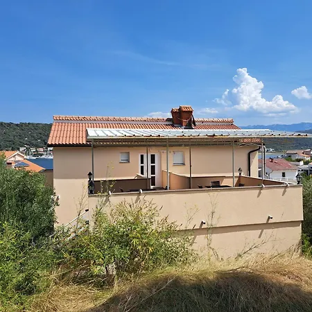 Apartments Vili شقة