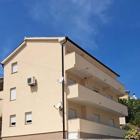 Apartments Vili *