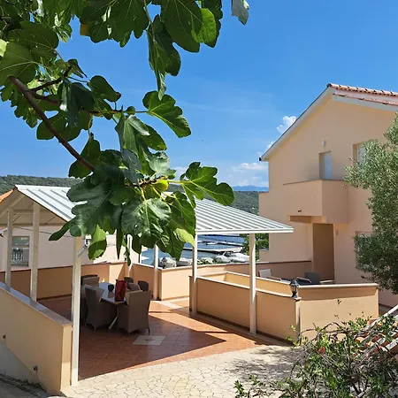 Apartments Vili شقة