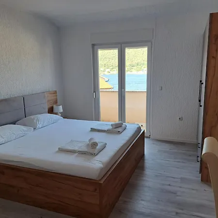 Apartments Vili *